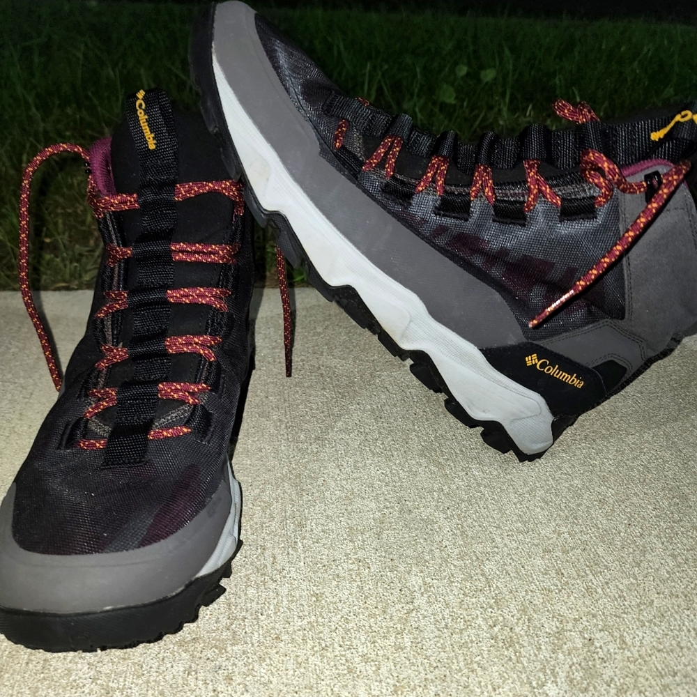 Columbia Flow Borough Mid Hiking Boots